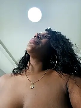 KloheCurvy online show from December 17, 2024, 2:44 pm