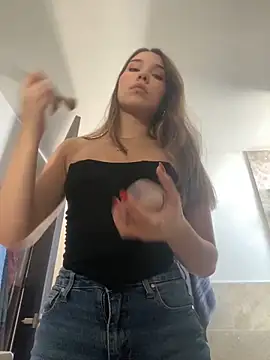 SophieRaily  online show from January 17, 2025, 8:44 pm