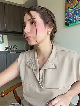 SophieRaily  online show from January 27, 2025, 8:39 pm