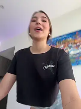 SophieRaily  online show from February 24, 2025, 6:47 pm