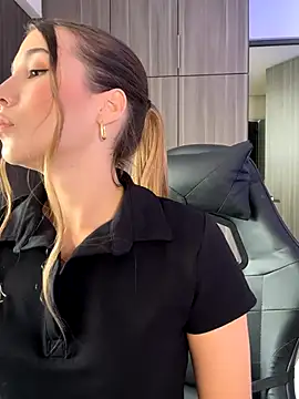 SophieRaily  online show from September 8, 2025, 7:57 pm