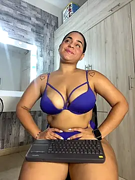 Violetrousse online show from December 22, 2025, 7:55 pm