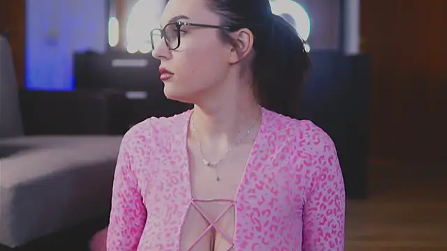 Mona Lisss online show from January 17, 2025, 11:27 am