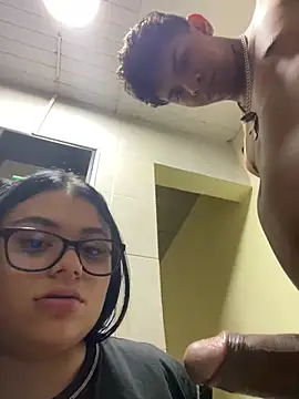 alissonfernandez  online show from September 18, 2025, 3:19 am