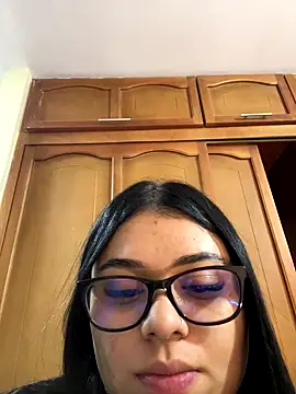 alissonfernandez  online show from September 19, 2025, 4:36 am