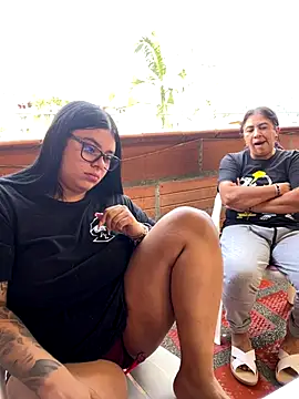 alissonfernandez  online show from October 19, 2025, 3:56 pm