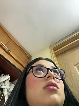 Snapshot of alissonfernandez_ chatting on February 13, 2026, 12:39 am alissonfernandez online show from February 13, 2026, 12:39 am