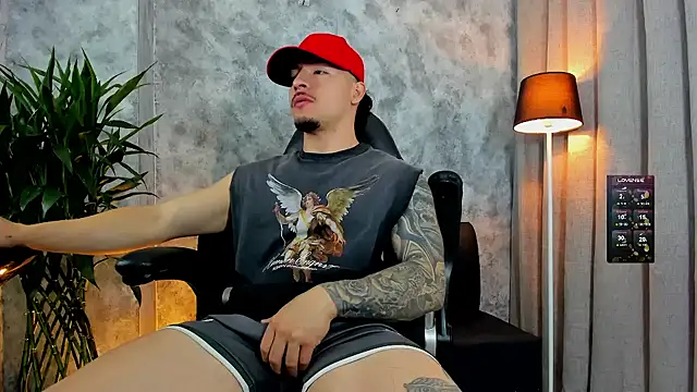 boyc022  online show from November 25, 2025, 3:23 pm