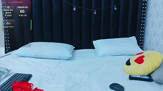 Snapshot of hornybarelylegalgirl chatting on December 1, 2025, 12:32 pm hornybarelylegalgirl online show from December 1, 2025, 12:32 pm