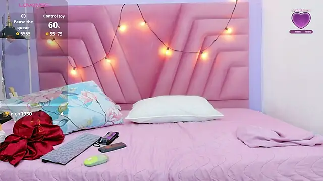 hornybarelylegalgirl online show from April 2, 2026, 12:25 pm