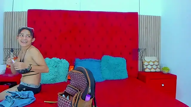 AmeliaANDEmily online show from February 19, 2025, 7:48 pm