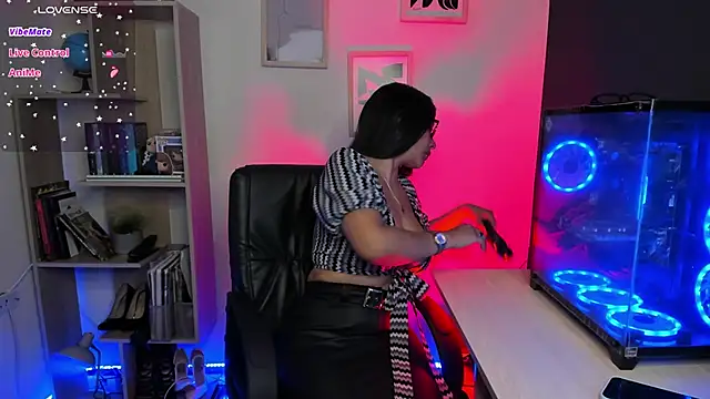 Sue Wolls online show from February 13, 2025, 2:09 pm