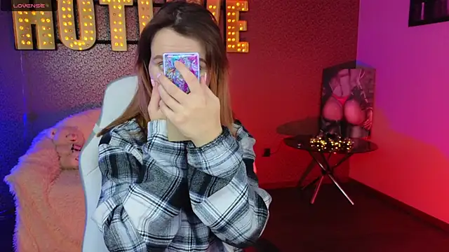 AliceBYKiss online show from December 9, 2024, 3:33 pm