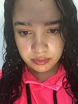 Snapshot of Julieta_333 chatting on March 21, 2025, 1:34 am Julieta 333 online show from March 21, 2025, 1:34 am