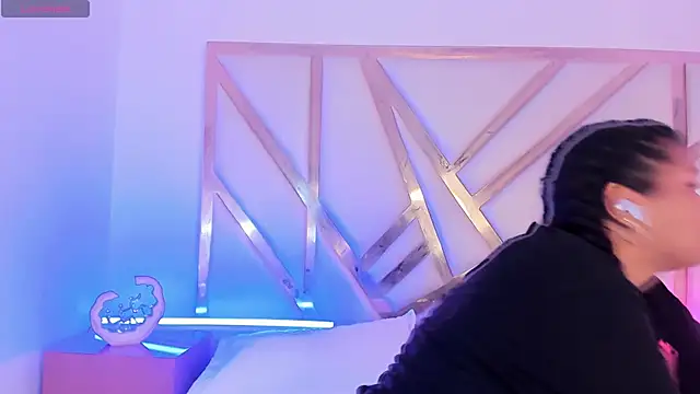 Carolina Evanss online show from October 9, 2025, 11:30 am