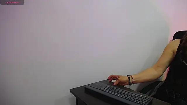 Lupiita223 online show from February 6, 2025, 12:59 pm