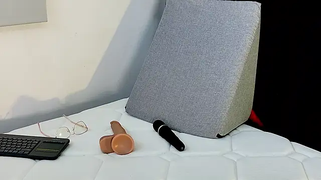 cutehanna1 online show from October 7, 2025, 3:36 am