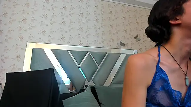 Queenjenn   online show from December 11, 2024, 2:33 pm