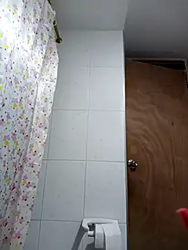 Queenjenn   online show from February 1, 2025, 11:32 am