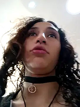 Queenjenn   online show from February 4, 2025, 2:21 pm