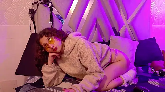 Queenjenn   online show from January 6, 2026, 10:08 am