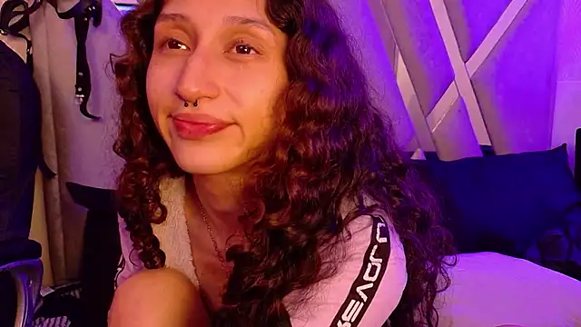 Queenjenn   online show from January 9, 2026, 6:38 am