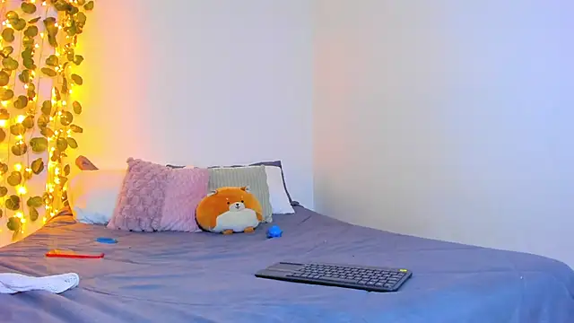 emillyhills online show from February 5, 2025, 6:46 am