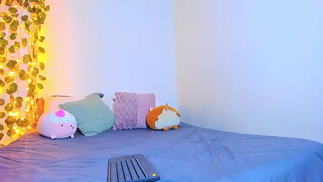 emillyhills online show from February 8, 2025, 8:09 am