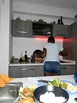 Snapshot of Alison_fitness chatting on January 24, 2025, 12:31 am Alison fitness online show from January 24, 2025, 12:31 am
