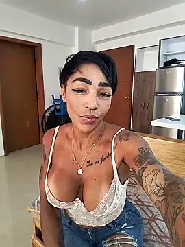 Snapshot of Alison_fitness chatting on February 25, 2025, 8:41 pm Alison fitness online show from February 25, 2025, 8:41 pm