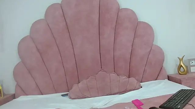 Candy Bony online show from February 8, 2025, 8:32 pm