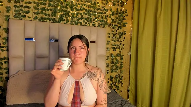 jenifer  power10 online show from February 12, 2025, 12:44 pm