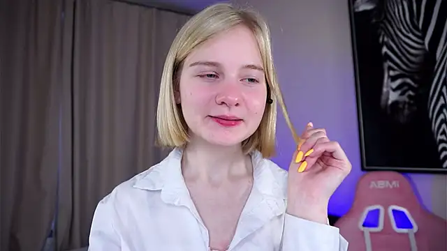 Snapshot of OdelinaFicken chatting on October 29, 2025, 6:15 am OdelinaFicken online show from October 29, 2025, 6:15 am