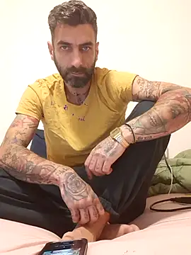 Snapshot of Italian69am chatting on November 19, 2025, 10:37 am Italian69am online show from November 19, 2025, 10:37 am