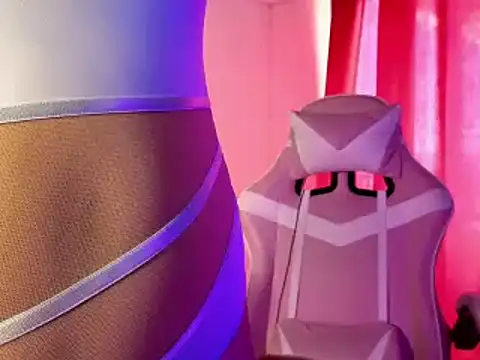 Snapshot of Sweet_xuee18 chatting on December 17, 2024, 9:16 pm Sweet xuee18 online show from December 17, 2024, 9:16 pm