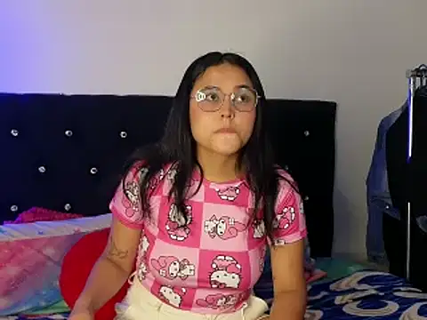 Snapshot of Sweet_xuee18 chatting on March 22, 2026, 5:00 am Sweet xuee18 online show from March 22, 2026, 5:00 am