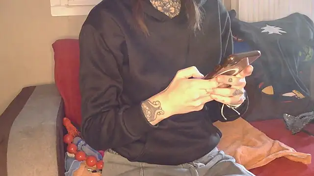 Snapshot of liloucamchaudee chatting on December 5, 2025, 8:23 am liloucamchaudee online show from December 5, 2025, 8:23 am