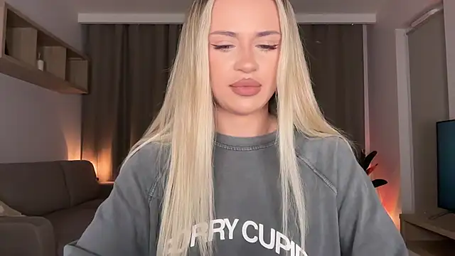 Snapshot of Julia_RL chatting on October 13, 2025, 7:47 pm Julia RL online show from October 13, 2025, 7:47 pm