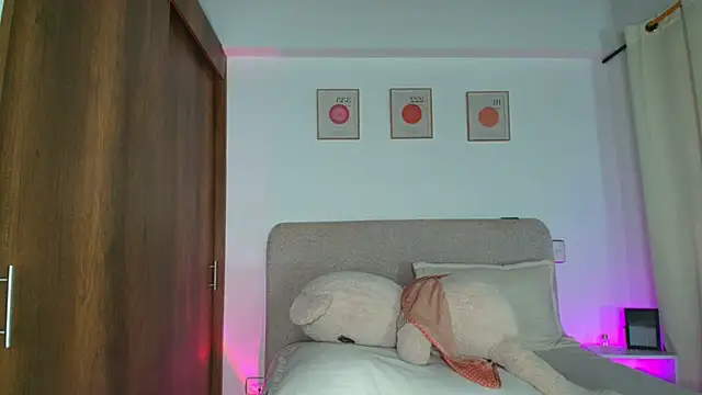 KarolPorttela online show from September 21, 2025, 12:51 pm