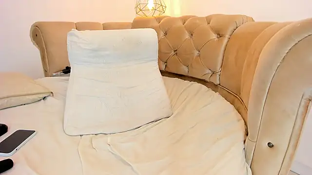 khloeblake online show from February 26, 2025, 9:42 am