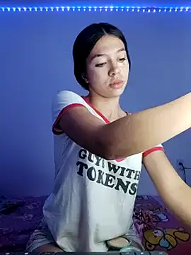 Aaliyah Salma online show from March 11, 2025, 11:37 pm