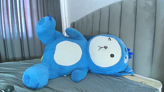 seo yeon  online show from September 21, 2025, 2:35 am