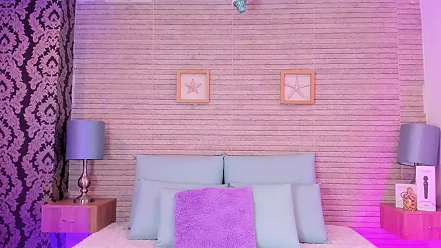 Snapshot of Catalinna_Thompson chatting on December 24, 2024, 12:00 pm Catalinna Thompson online show from December 24, 2024, 12:00 pm