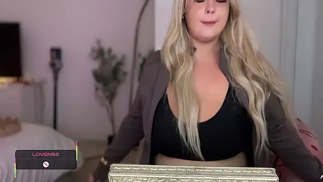 blairbella online show from September 23, 2025, 5:27 pm