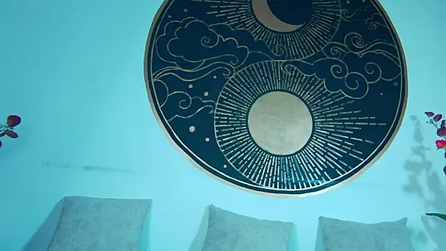 Lunamistyc online show from September 18, 2025, 7:27 pm