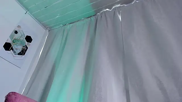 LaylaJewel online show from January 5, 2026, 5:27 pm