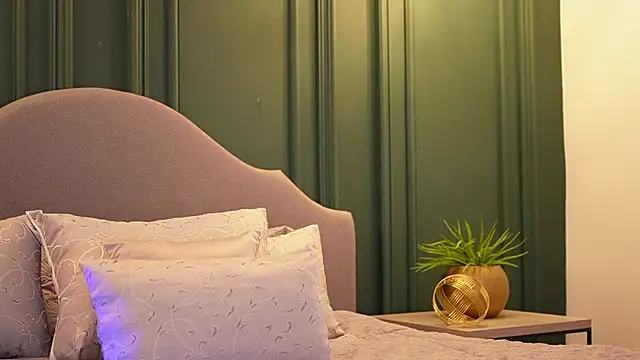 ArwenMuse online show from November 12, 2025, 9:47 pm