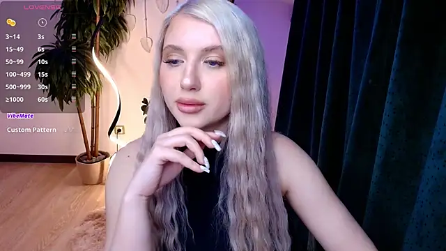 Evacadooo online show from April 23, 2026, 3:52 am