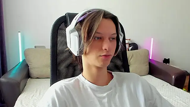 Ostin meow online show from February 13, 2026, 5:14 am