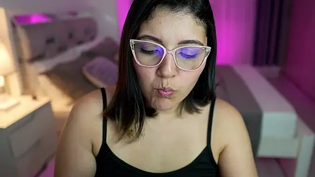 Camilaa bueno online show from February 12, 2025, 12:48 am